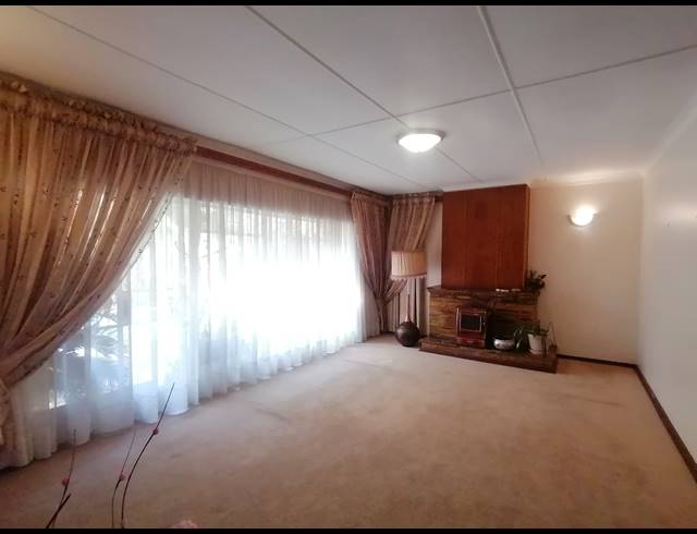 3 BEDROOM FREESTANDING SOLD IN STILFONTEIN EXT 4